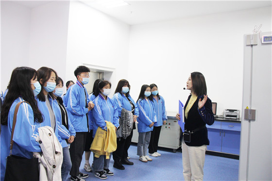 時代青年講奉獻(xiàn) 愛心熱血勇?lián)?dāng)——安康職業(yè)技術(shù)學(xué)院學(xué)生參加血站開放日活動