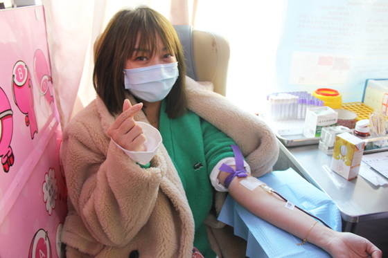 血液是生命的禮物——中國聯(lián)通安康市分公司、安康大數(shù)據(jù)運(yùn)營(yíng)有限公司聯(lián)合開展冬季應(yīng)急獻(xiàn)血活動(dòng)