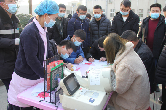 血液是生命的禮物——中國聯(lián)通安康市分公司、安康大數(shù)據(jù)運(yùn)營(yíng)有限公司聯(lián)合開展冬季應(yīng)急獻(xiàn)血活動(dòng)