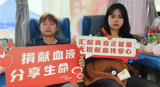 匯聚青春正能量 擔(dān)當(dāng)責(zé)任獻(xiàn)愛(ài)心——安康市中心血站聯(lián)合安康學(xué)院開展無(wú)償獻(xiàn)血活動(dòng)