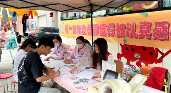 匯聚青春正能量 擔(dān)當(dāng)責(zé)任獻(xiàn)愛(ài)心——安康市中心血站聯(lián)合安康學(xué)院開展無(wú)償獻(xiàn)血活動(dòng)