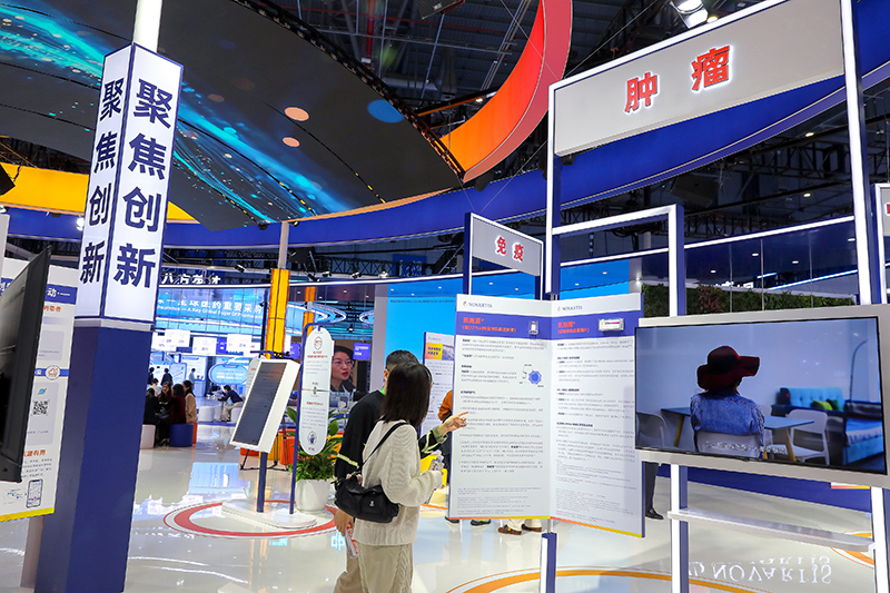 2025年11月9日，上海，第八屆進(jìn)博會(huì)（醫(yī)療器械及醫(yī)藥保健展區(qū)）。