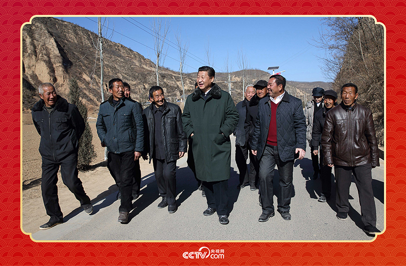 2015年春節(jié)前夕，習(xí)近平總書記回到陜西延安梁家河村看望鄉(xiāng)親。