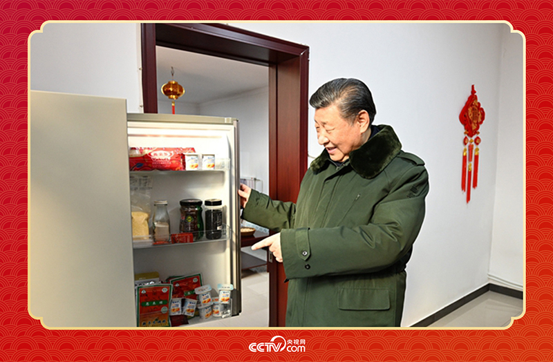 2024年春節(jié)前夕，習(xí)近平總書記在天津第六埠村考察時(shí)，走進(jìn)村民杜洪剛家看望。