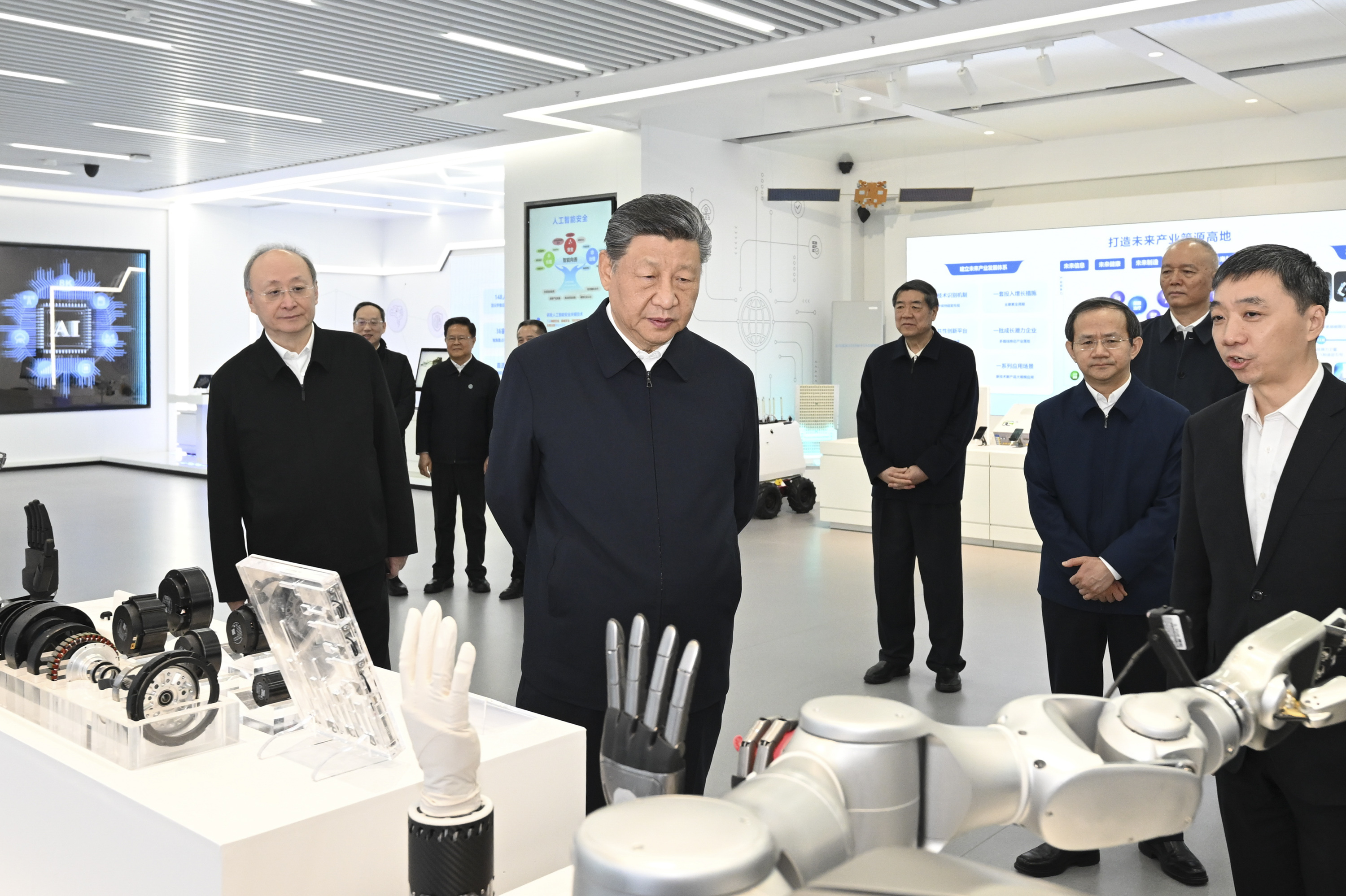 △ 2026年2月9日，習(xí)近平總書記在位于北京亦莊的國家信創(chuàng)園考察。